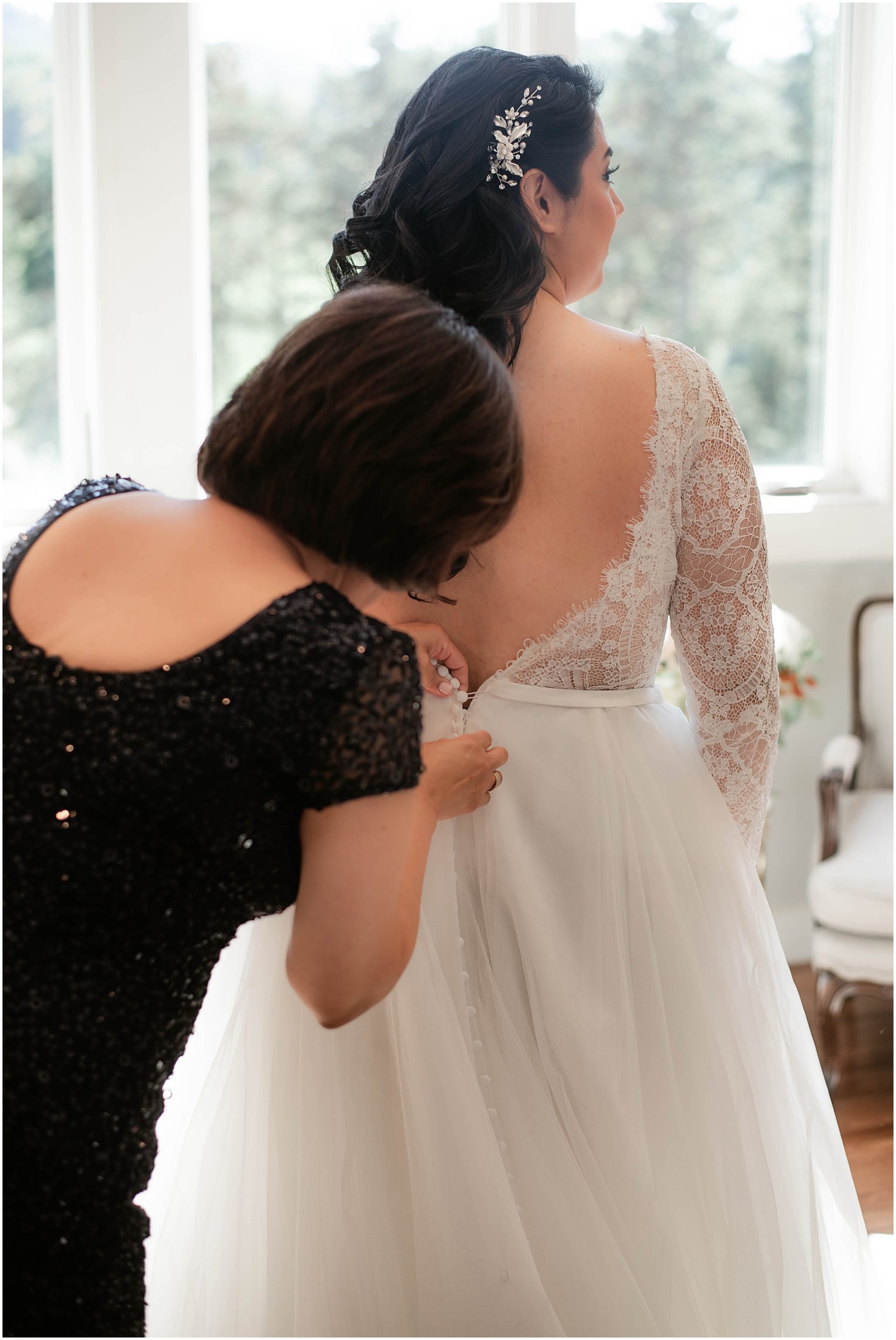 bride's mom zipping her wedding dress at Chestnut Ridge